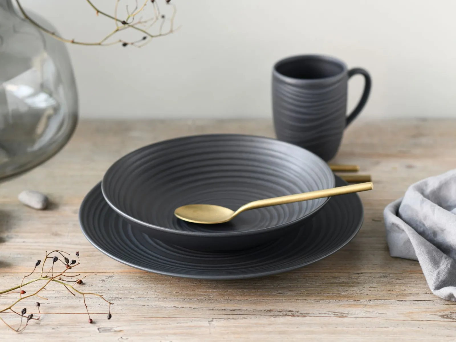 Creatable Geschirrset|Lava Stone - Kombiservice 16-tlg - Schwarz