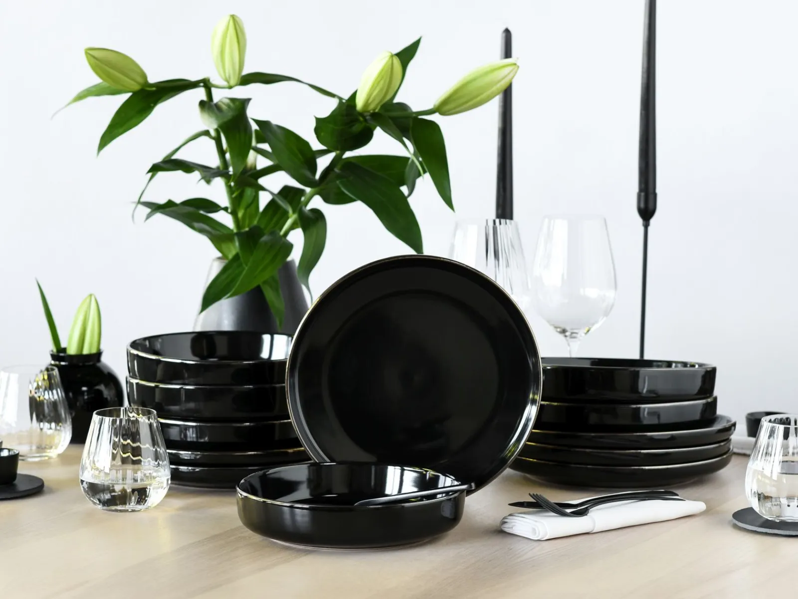 Creatable Geschirrset|Nordic Festive - Tafelservice 12-tlg - Schwarz